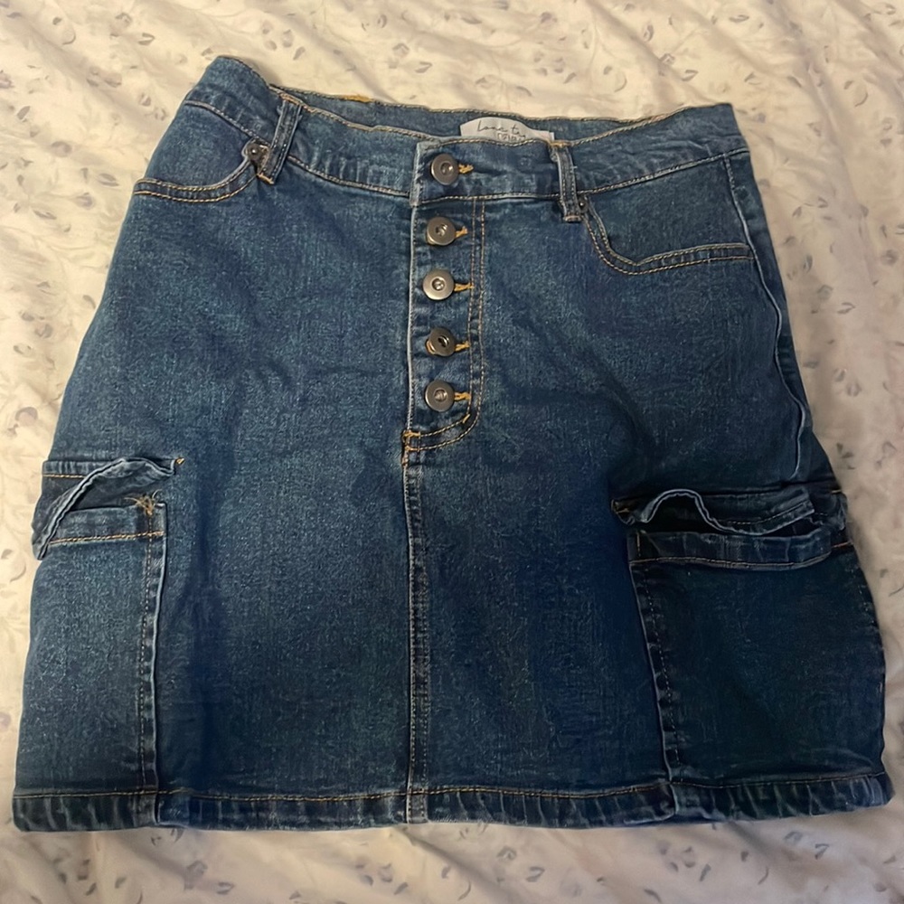 denim skirt w/ pockets size medium